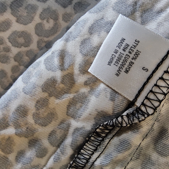 1 NWT Francesca's Miami Brown Cream and Black AnimL Print Vest Size Small - Picture 8 of 10